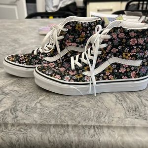 Never worn girls high top Vans size 3 black backround w floral print